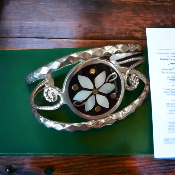 Vintage Mexico Sterling Silver 925 Black Onyx and Mother of Pearl Cuff Bracelet - Picture 5 of 6